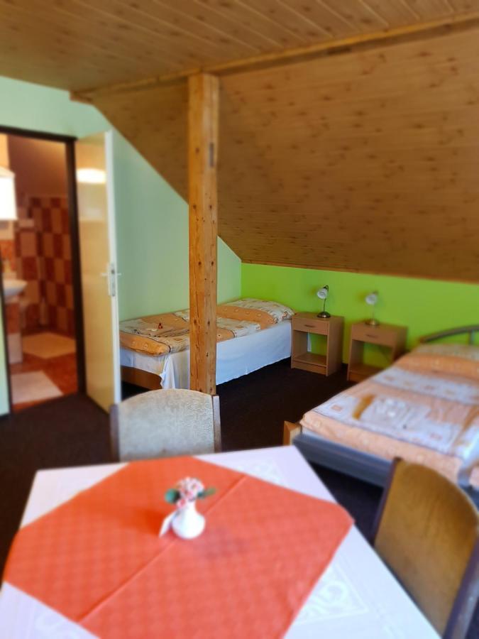 Guest House Pod Lesem Merklin Экстерьер фото